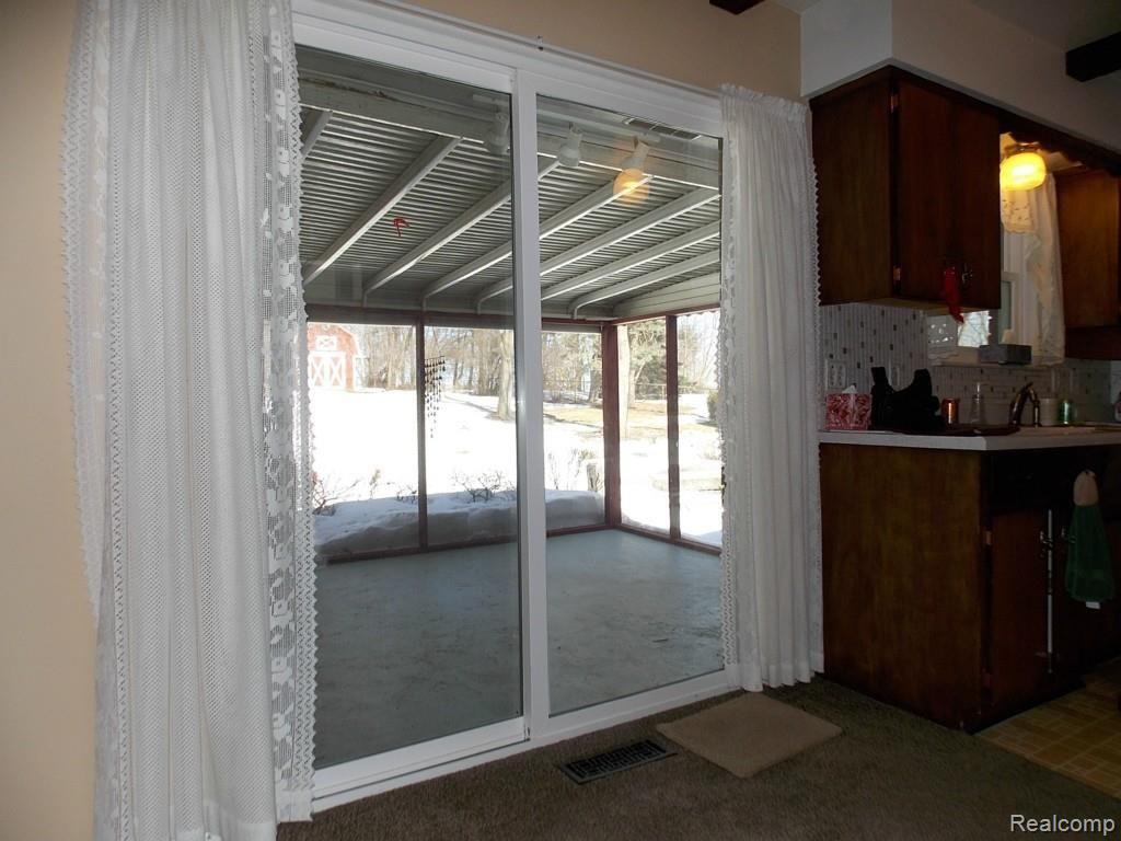 2272 Oklahoma Avenue Rochester, MI 48309 - Photo 17 of 39 Sun Porch
