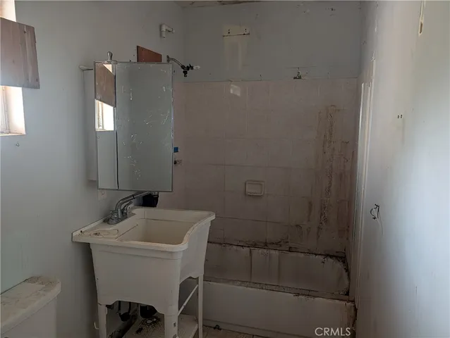 $450,000 | 6742 Nagle Avenue, Van Nuys, CA 91401