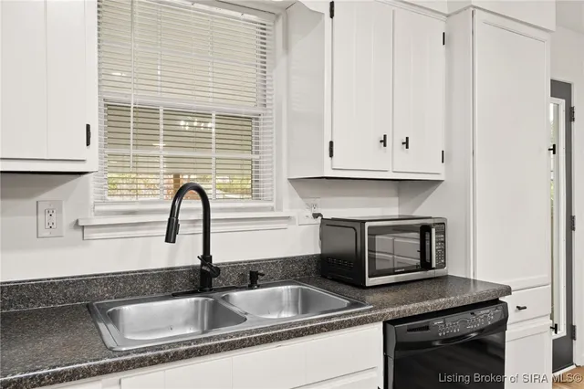 $299,500 | 4105 Stone Place, New Albany, IN 47150