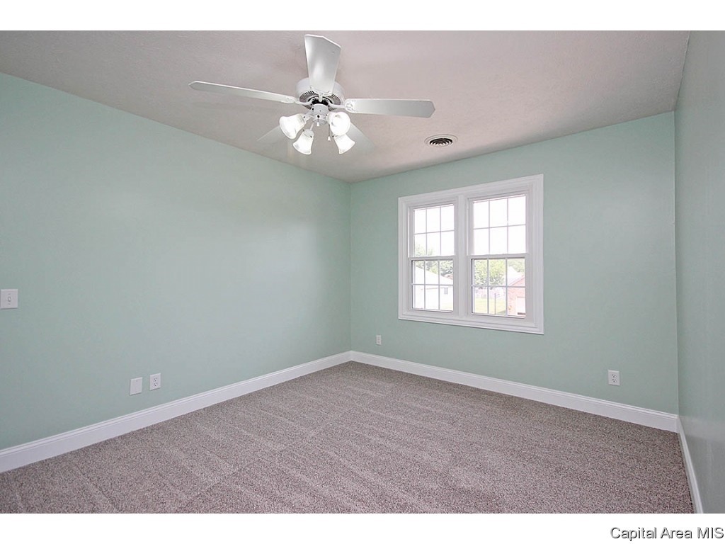 209 Bristol Road Chatham, IL 62629 - Photo 14 of 36 Gallery Image 14