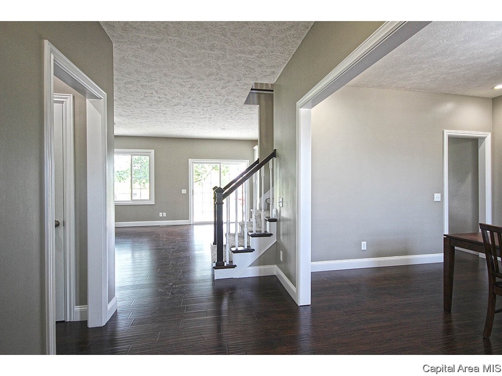 209 Bristol Road Chatham, IL 62629 - Photo 5 of 36 Gallery Image 5
