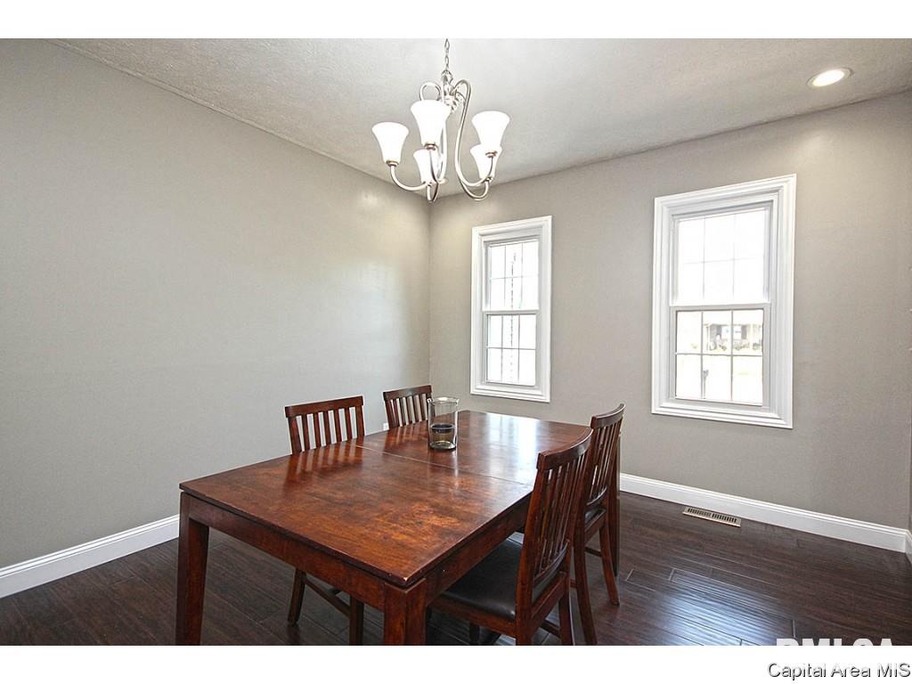 209 Bristol Road Chatham, IL 62629 - Photo 7 of 36 Gallery Image 7
