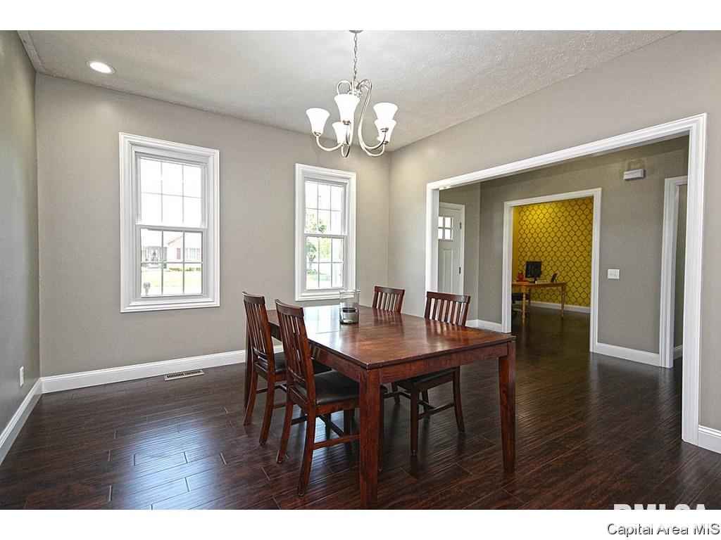 209 Bristol Road Chatham, IL 62629 - Photo 8 of 36 Gallery Image 8
