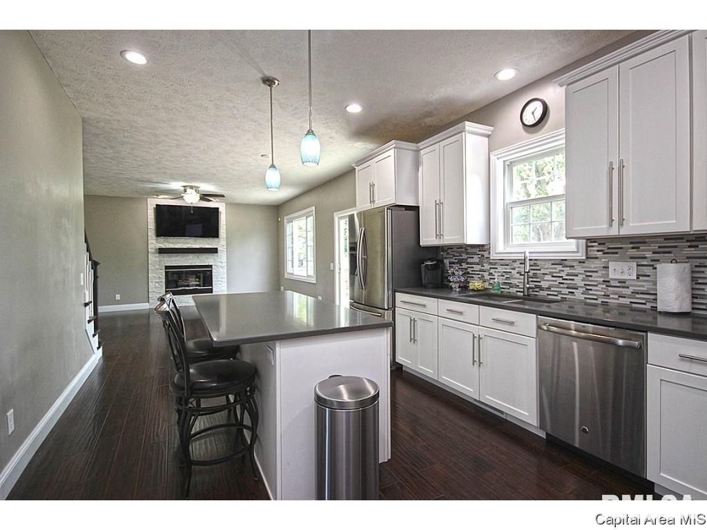 209 Bristol Road Chatham, IL 62629 - Photo 9 of 36 Gallery Image 9
