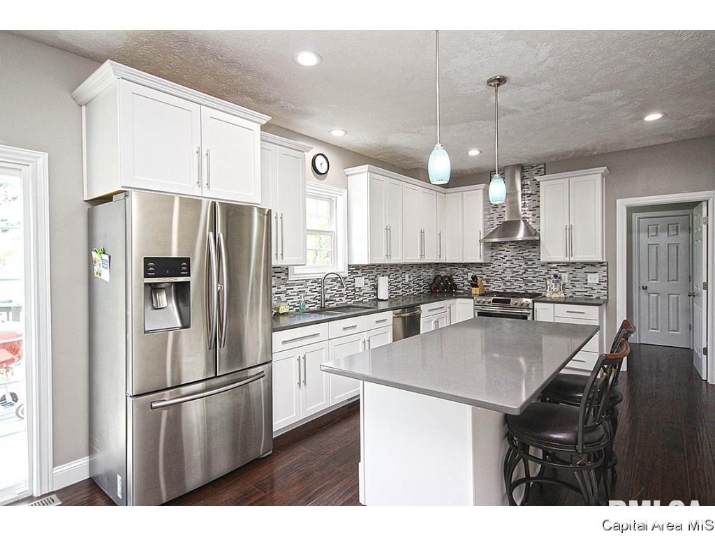 209 Bristol Road Chatham, IL 62629 - Photo 10 of 36 Gallery Image 10