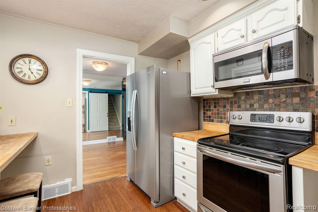 1485 Fairholme Road Grosse Pointe Woods, MI 48236 - Photo 10 of 40
