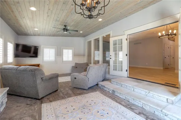 $550,000 | 1305 Ashdown Circle, Raymore, MO 64083