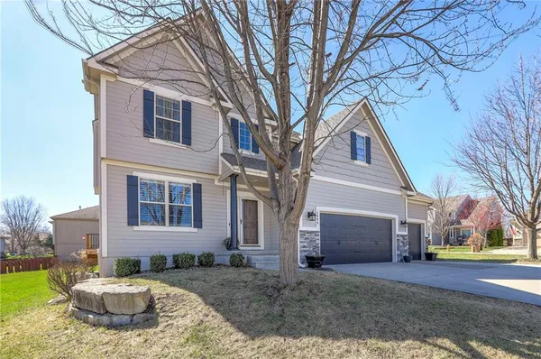 $550,000 | 1305 Ashdown Circle, Raymore, MO 64083