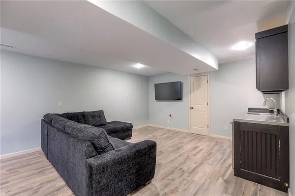 $550,000 | 1305 Ashdown Circle, Raymore, MO 64083