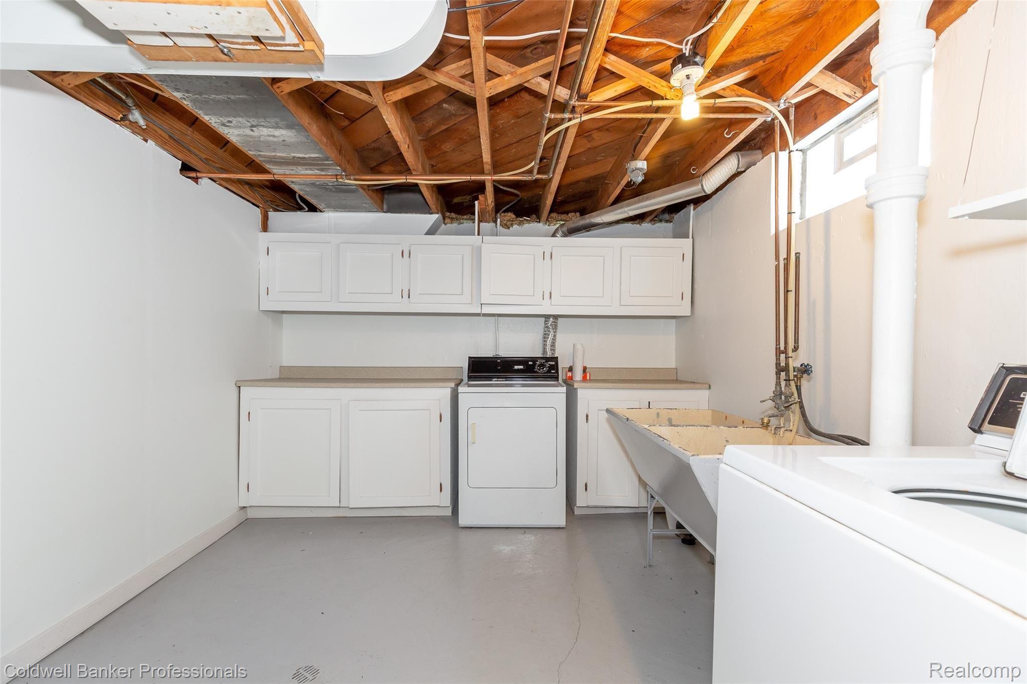 2570 Manchester Road Birmingham, MI 48009 - Photo 24 of 41 Laundry area located in basement
