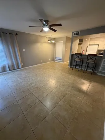 a view of a livingroom with furniture and a ceiling fan