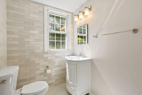 $2,100 | 2200 Colston Drive, Unit 101, Silver Spring, MD 20910