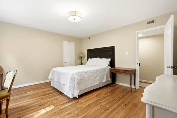 $2,100 | 2200 Colston Drive, Unit 101, Silver Spring, MD 20910