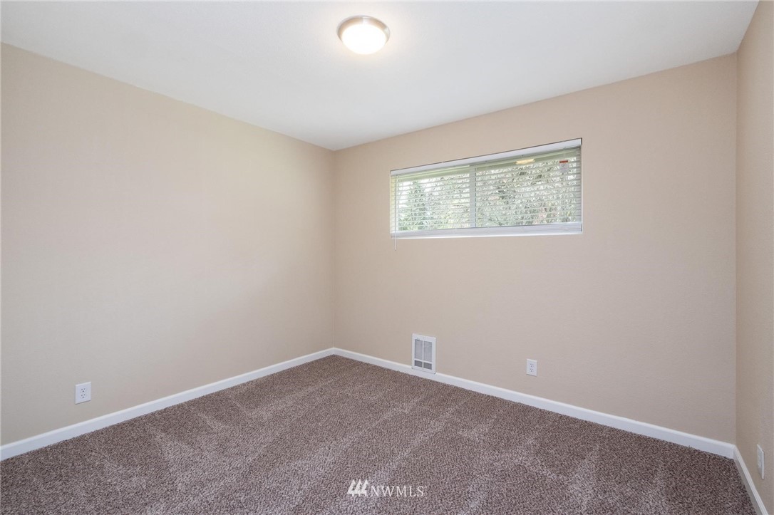 3667 Harris Road Southeast Port Orchard, WA 98366 - Photo 14 of 16 Gallery Image 14