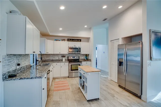 $2,600 | 285 11th Court, Vero Beach, FL 32962