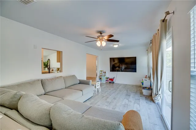 $2,600 | 285 11th Court, Vero Beach, FL 32962