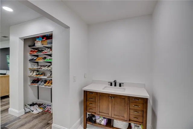 $2,600 | 285 11th Court, Vero Beach, FL 32962