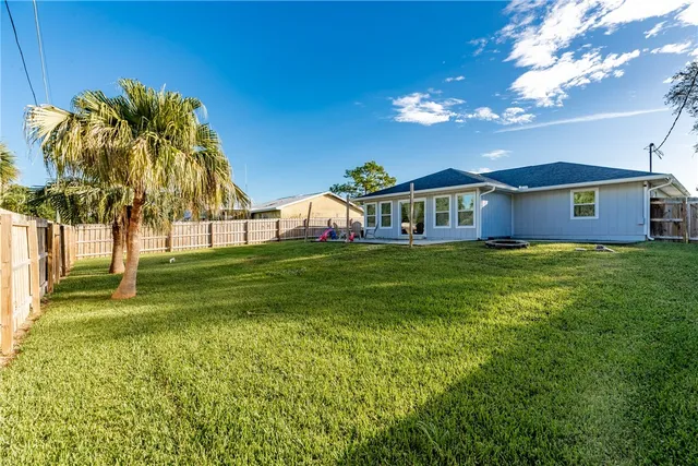 $2,600 | 285 11th Court, Vero Beach, FL 32962