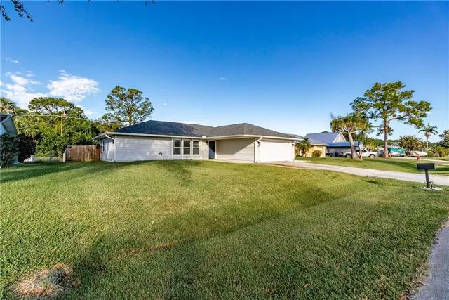 $2,600 | 285 11th Court, Vero Beach, FL 32962