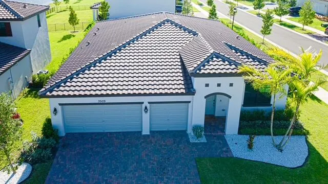 a view of a house with a yard