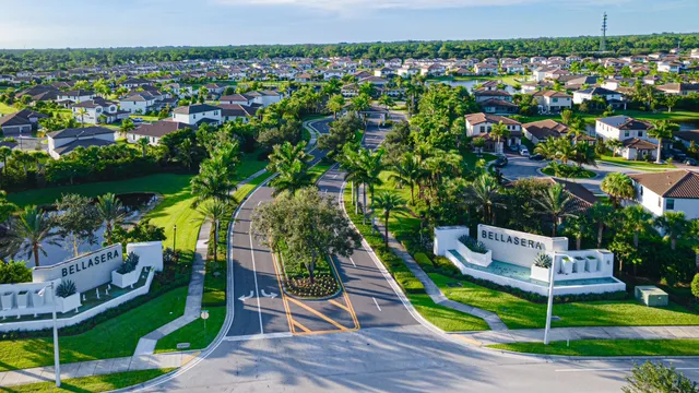 a view of a houses with yard