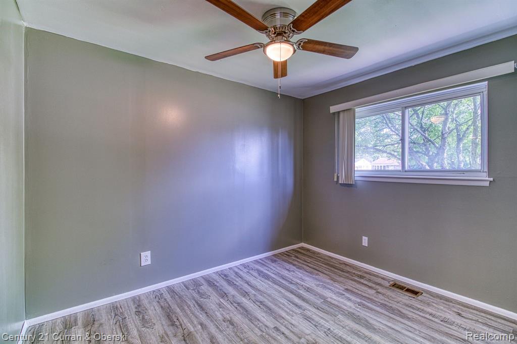 32844 Joy Road Livonia, MI 48150 - Photo 12 of 25 Gallery Image 12