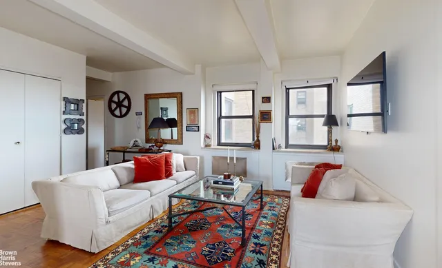 $999,500 | 2166 Broadway, Unit 19D | Upper West Side