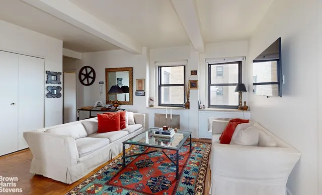 $999,500 | 2166 Broadway, Unit 19D | Upper West Side