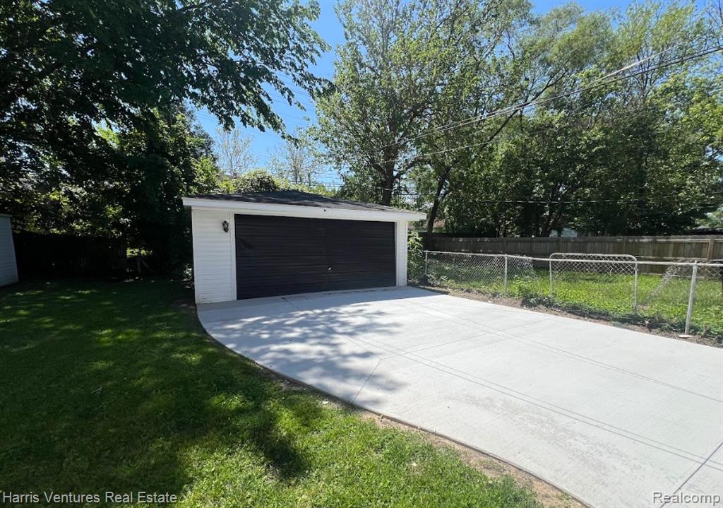 22144 Moross Road Grosse Pointe, MI 48236 - Photo 5 of 16