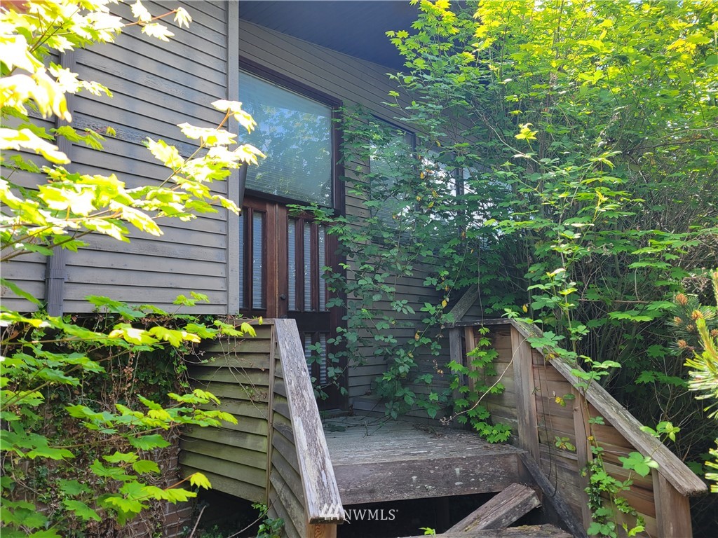 17611 Talbot Road Edmonds, WA 98026 - Photo 1 of 14 Gallery Image 1