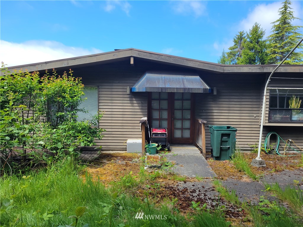 17611 Talbot Road Edmonds, WA 98026 - Photo 3 of 14 Gallery Image 3