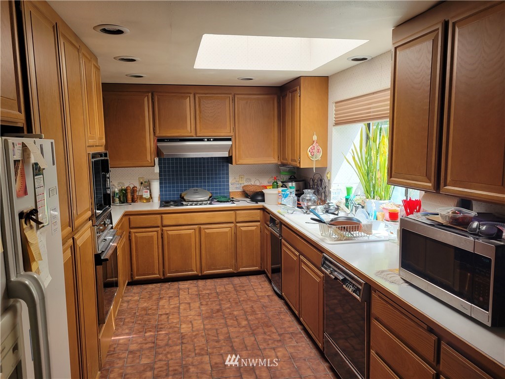 17611 Talbot Road Edmonds, WA 98026 - Photo 4 of 14 Gallery Image 4