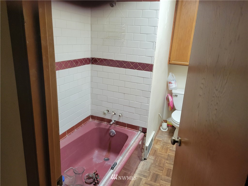 17611 Talbot Road Edmonds, WA 98026 - Photo 7 of 14 Gallery Image 7