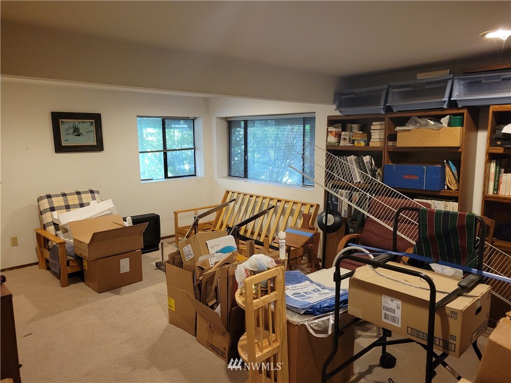 17611 Talbot Road Edmonds, WA 98026 - Photo 9 of 14 Gallery Image 9