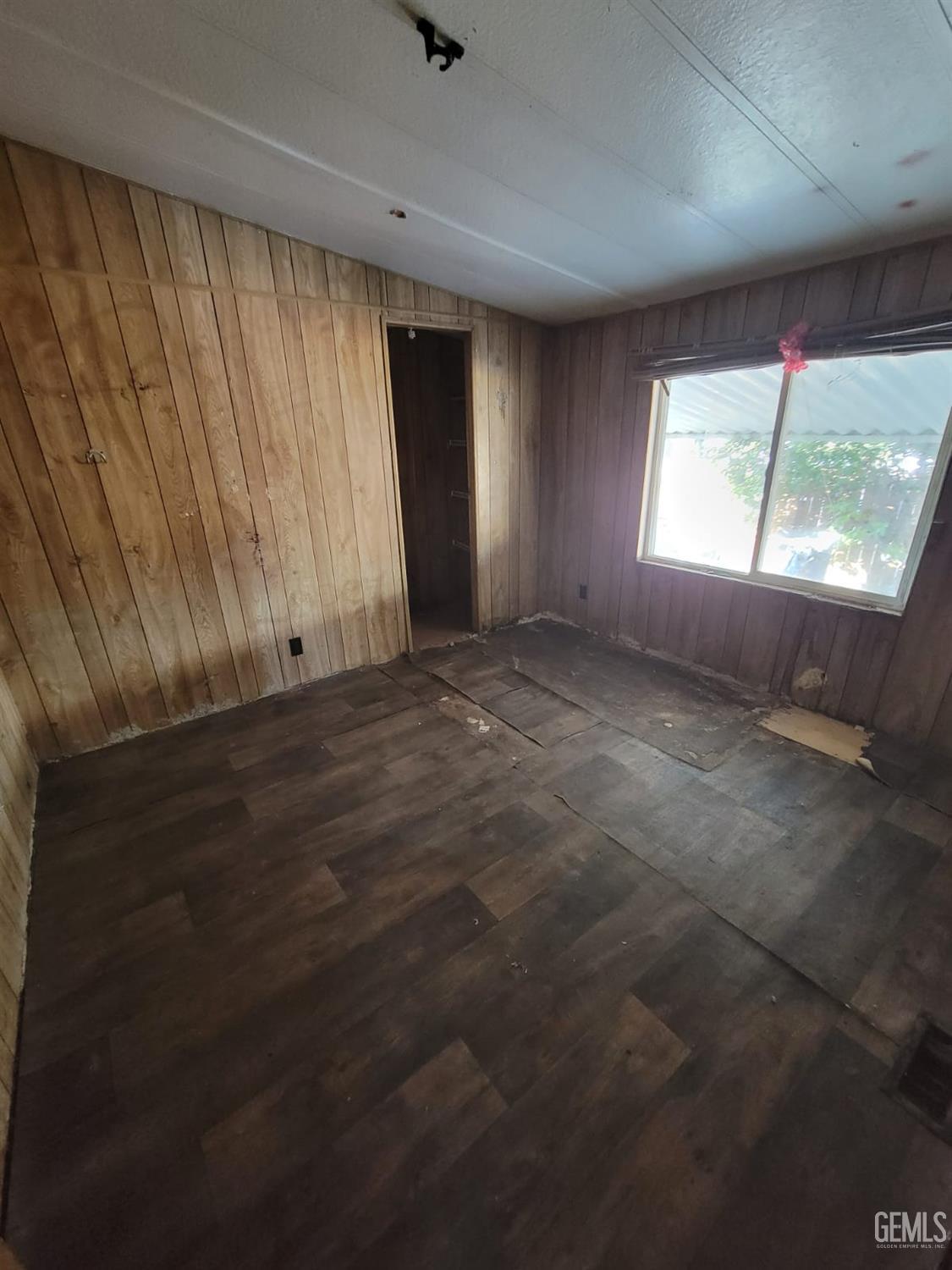 Undisclosed Address Delano, CA 93215 - Photo 6 of 8 an empty room with windows