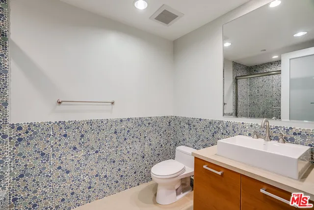 $5,995 | 1517 South Bentley Avenue, Unit 205, Los Angeles, CA 90025