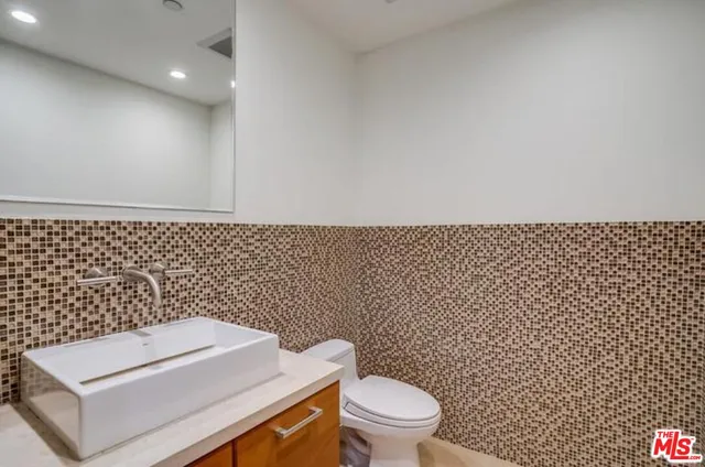 $5,995 | 1517 South Bentley Avenue, Unit 205, Los Angeles, CA 90025