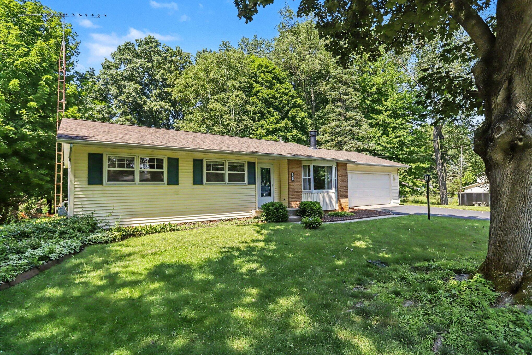 205 Highfield Road Marshall, MI 49068 - Photo 2 of 26 003_file_5658