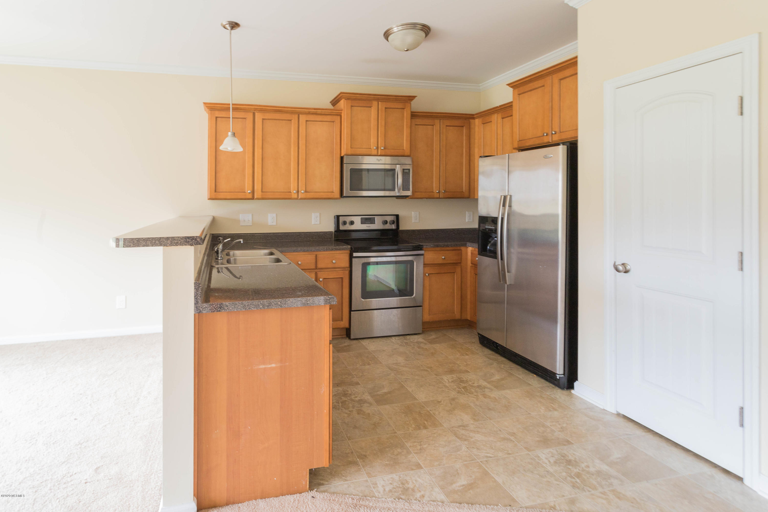 305 Winstead Loop Richlands, NC 28574 - Photo 4 of 24 4KITCHEN