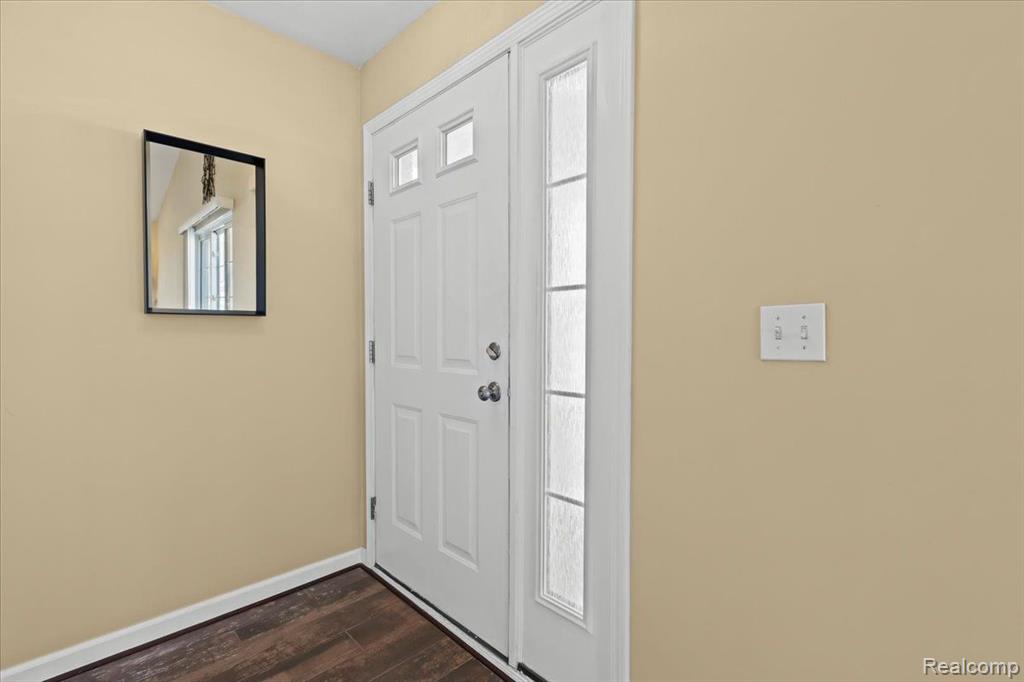 26037 Mariners Point Chesterfield, MI 48051 - Photo 3 of 31