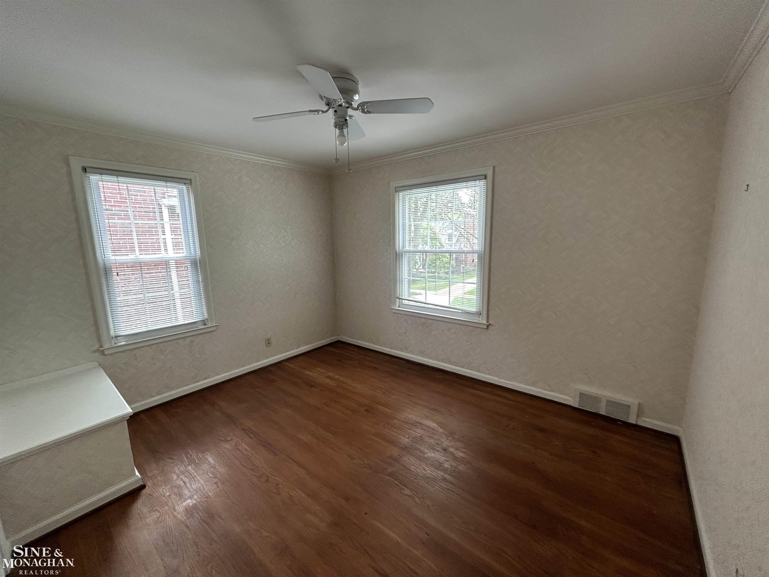 478 Fisher Road Grosse Pointe, MI 48230 - Photo 6 of 10 50113109-5.JPG