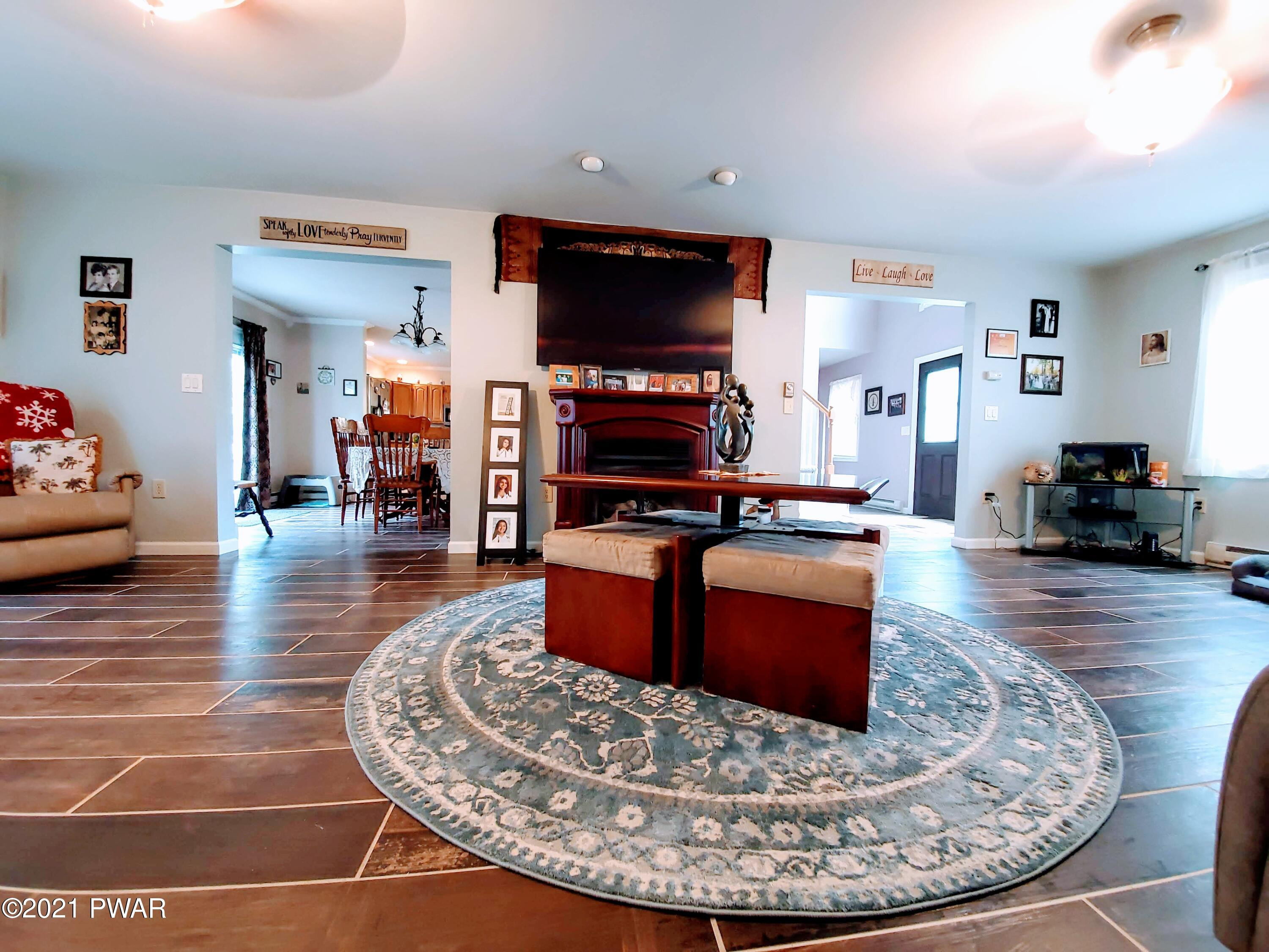 320 South Turnpike Road Newfoundland, PA 18445 - Photo 14 of 38 Living Rm