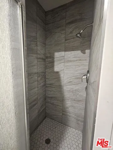 $2,300 | 162 North Mariposa Avenue, Los Angeles, CA 90004