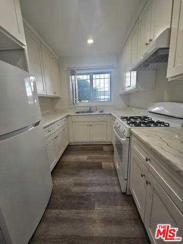 $2,300 | 162 North Mariposa Avenue, Los Angeles, CA 90004