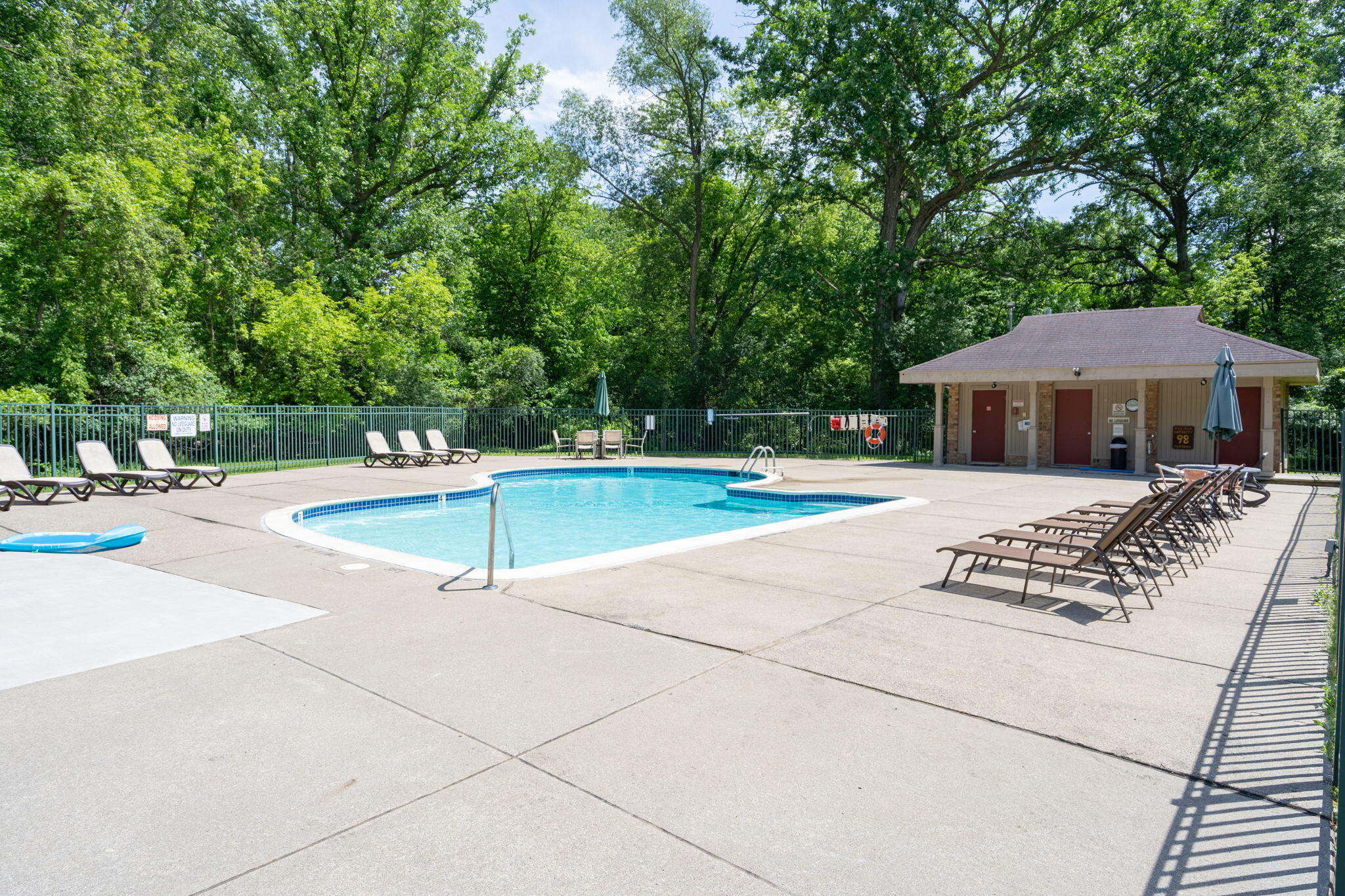 669 Oakbrook West Rochester Hills, MI 48307 - Photo 24 of 26 7-web-or-mls-exteriors-7