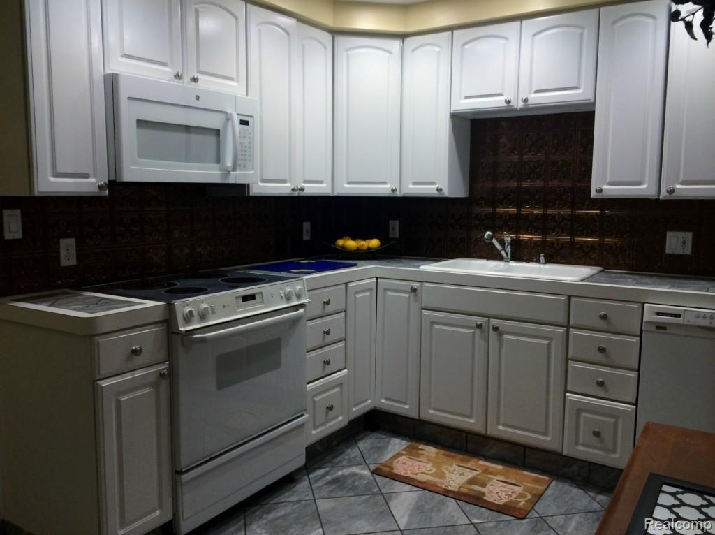 27625 Bunert Road Warren, MI 48088 - Photo 41 of 51 IMG_2899.jpg