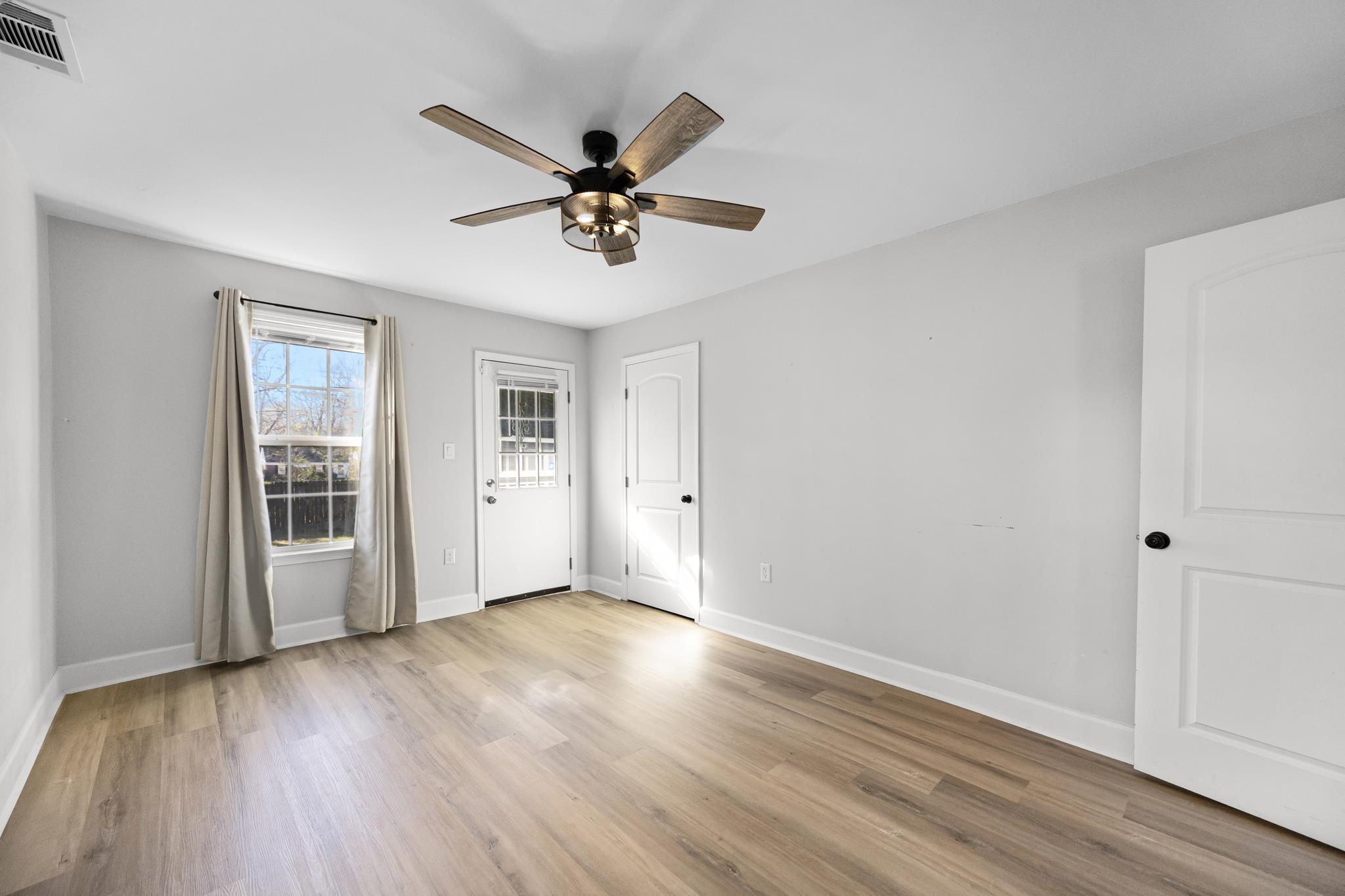 781 South Graham Street Memphis, TN 38111 - Photo 27 of 39 a view of empty room with wooden floor and window