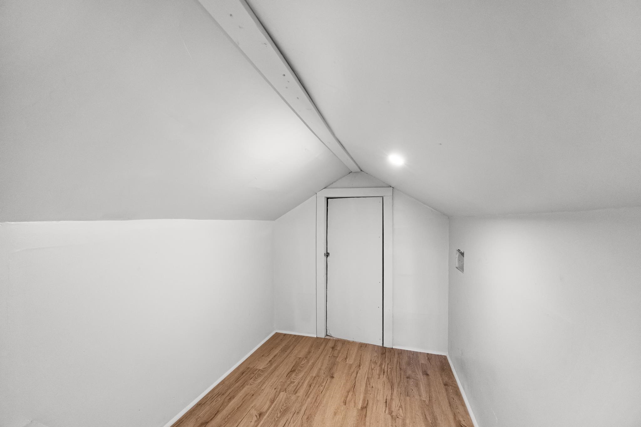 781 South Graham Street Memphis, TN 38111 - Photo 36 of 39 a view of hallway with a large window