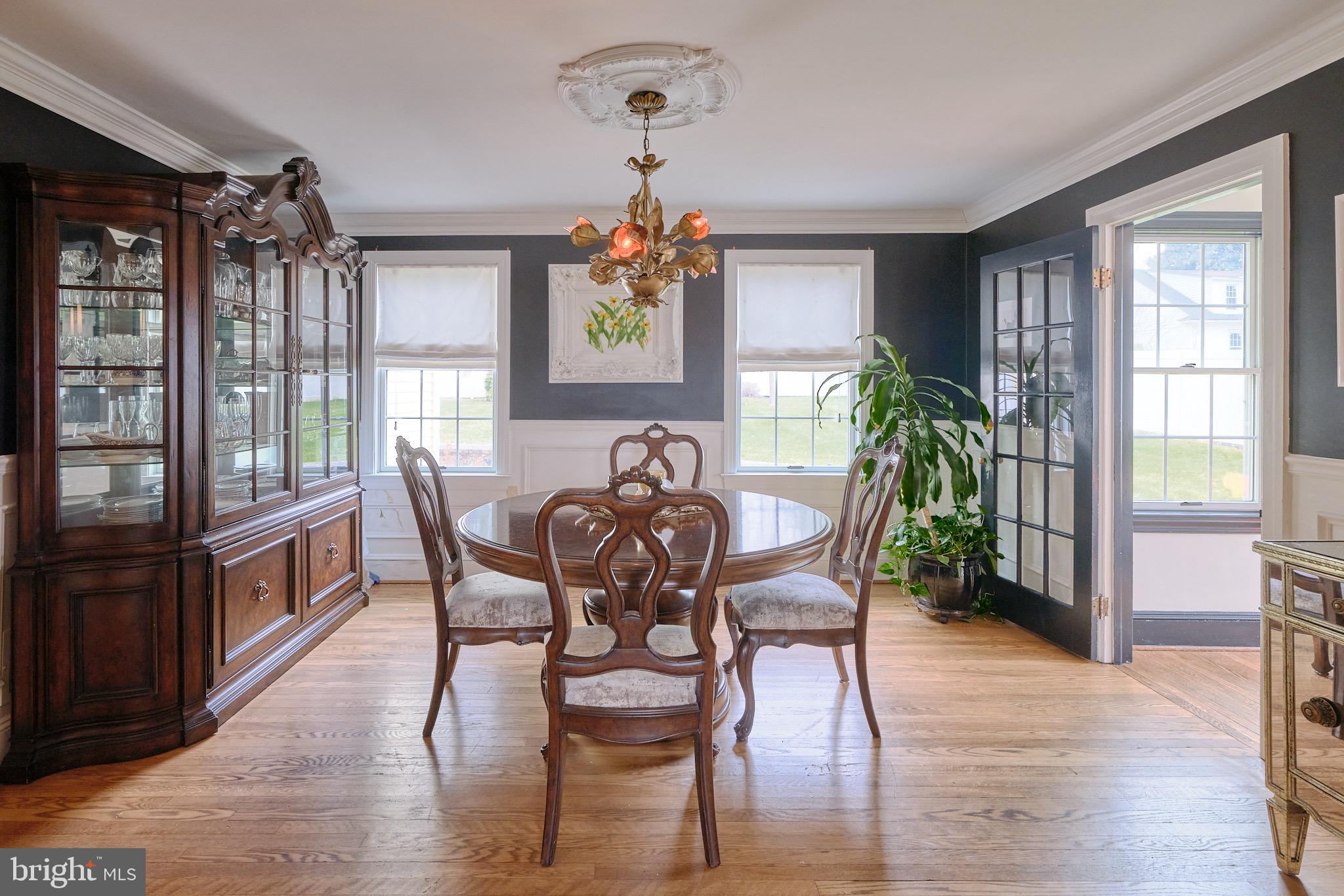 8 Green Ridge Road Yardley, PA 19067 - Photo 12 of 39 Entertain in stue