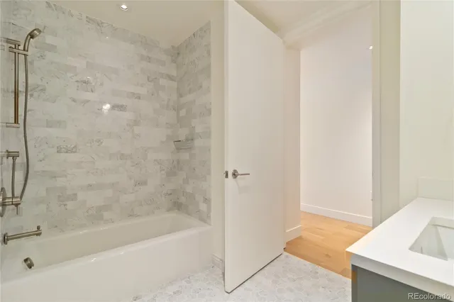 $2,000 | 1750 Wewatta Street, Unit 1124, Denver, CO 80202